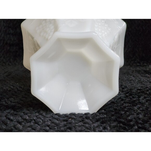 Vintage Milk Glass Candy Dish – Anchor Hocking – Grape Motif – 1970s - Picture 5 of 7